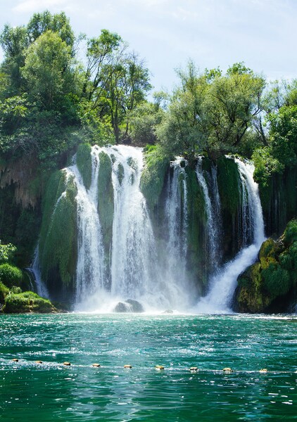 Wasserfall/ Una, Bosnien / christian-lue-99hye5BBjZw-unsplash Wasserfall